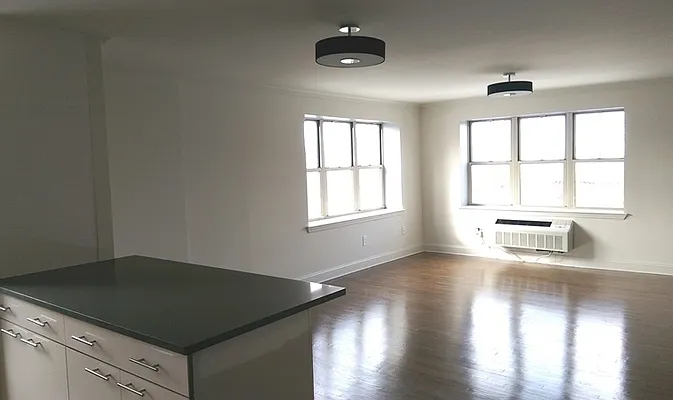 Rented by Realty Advisors Group | media 52