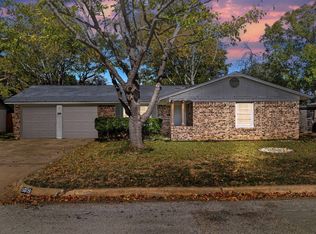 5609 Ammons St, Haltom City, TX 76117
