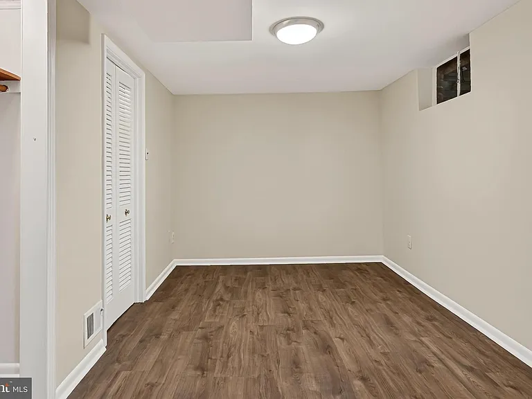 7614 Woodridge Cir — Photo 31