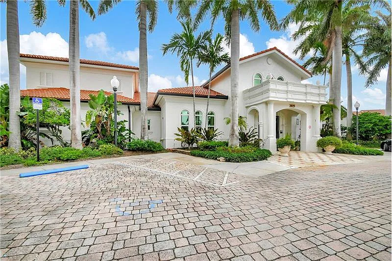 213 Villa Cir #213
