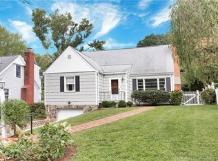 17 Manor Rd, Old Greenwich, CT 06870
