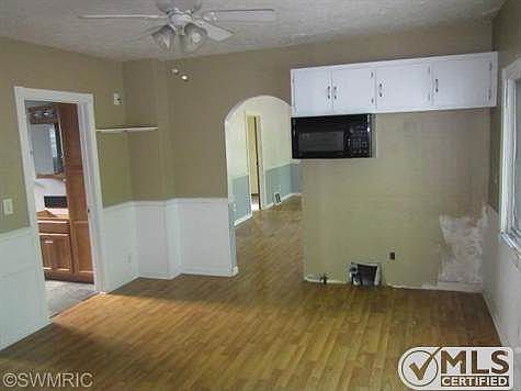 3rd image of 3484 Evanston Ave