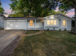 906 Parma Dr, Ballwin, MO 63021