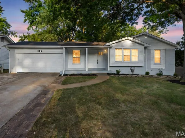 906 Parma Dr, Ballwin, MO 63021