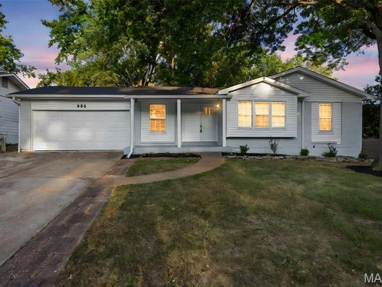 906 Parma Dr, Ballwin, MO 63021