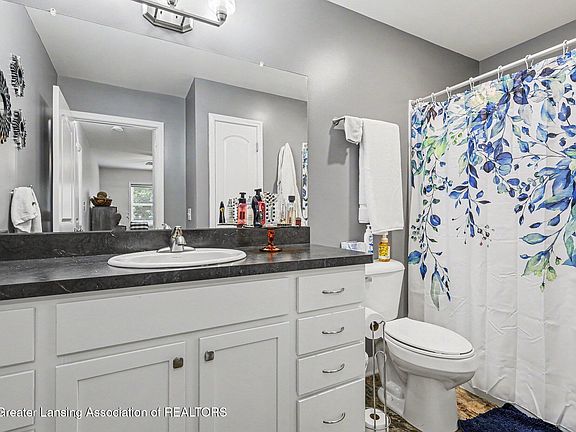 5th image of 4011 Eastbridge Circle Rd