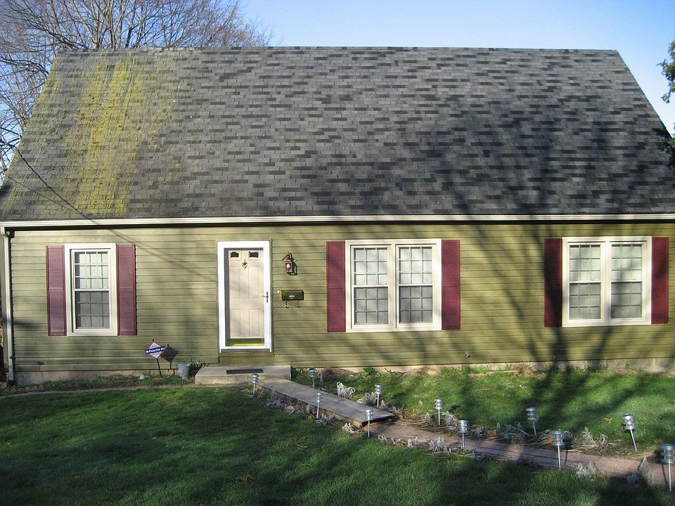 Front - 11 Magnolia Place