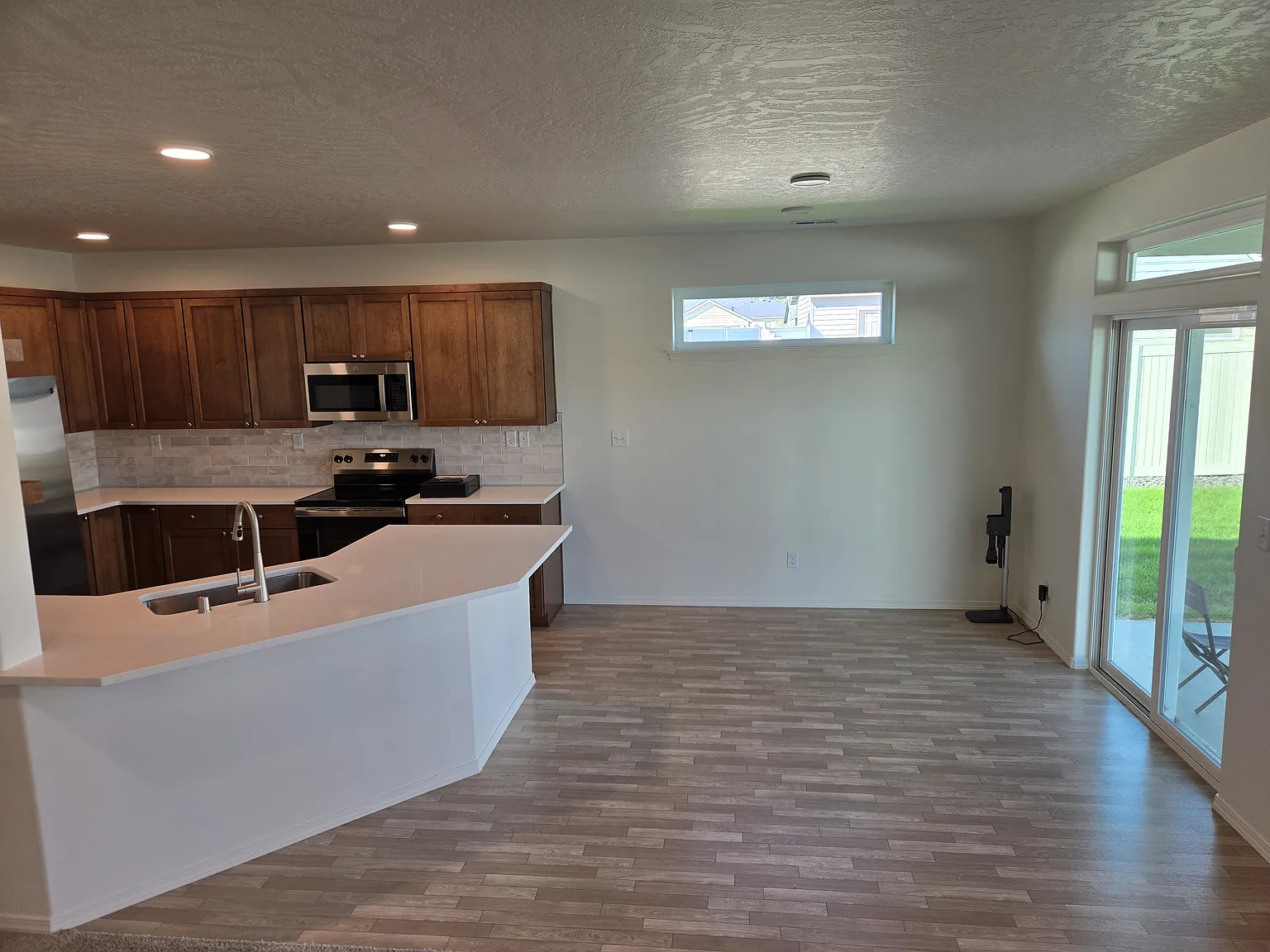 3 bed, 1574 sqft, $2,200 — Photo 3