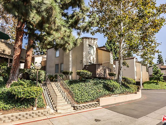 3rd image of 1410 Cabrillo Park Dr APT F