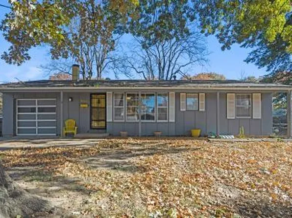 8725 Larsen St, Overland Park, KS 66214