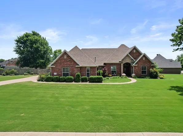 325 Whitcliff Dr, Cave Springs, AR 72718