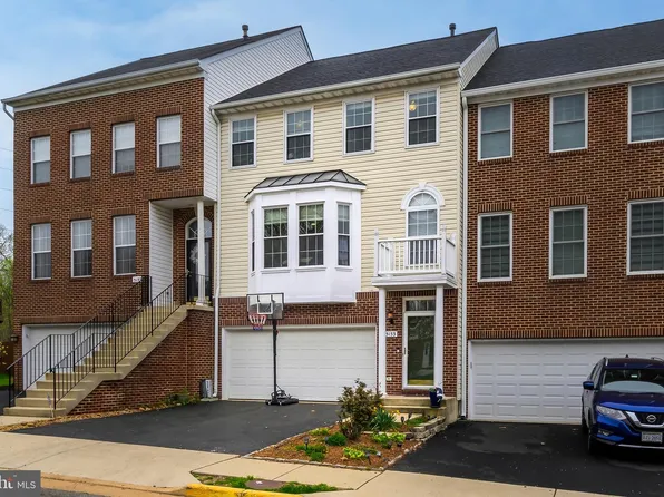 5153 Ballycastle Cir, Alexandria, VA 22315