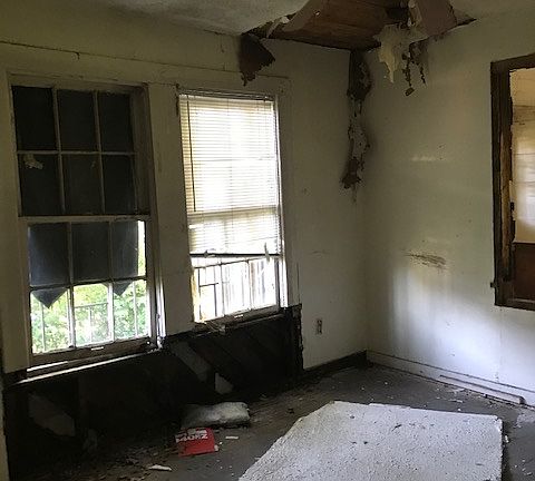 bedrm2 need rot repair