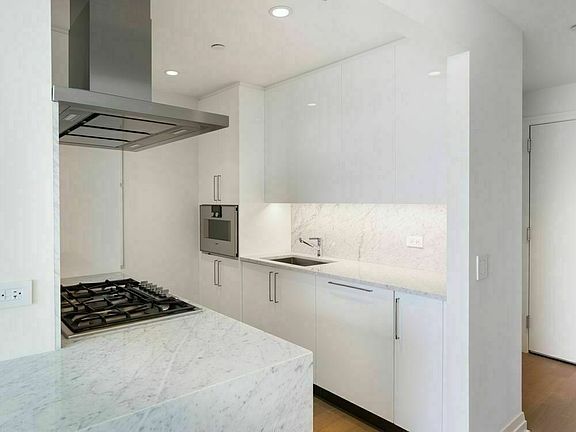3rd image of 460 W 42nd St Penthouse 2H