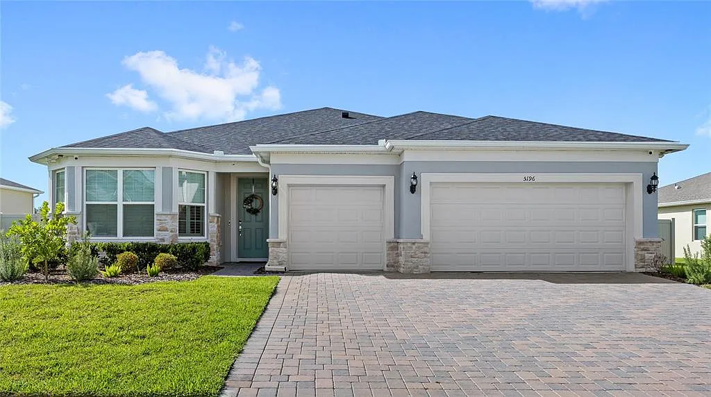 3 bed, 2.5 bath, 2333 sqft, $3,000 — Photo 1