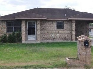 916 E Rodeo Dr, Raymondville, TX 78580