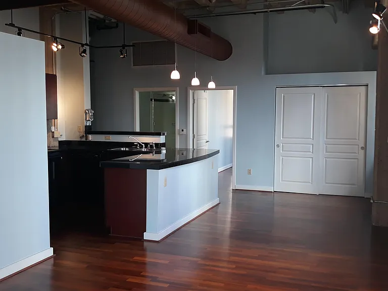 114 W Adams St #1008 — Photo 10