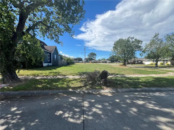 140 Seal Dr, Arabi, LA 70032