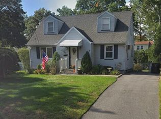 733 Nugent St, Paramus, NJ 07652
