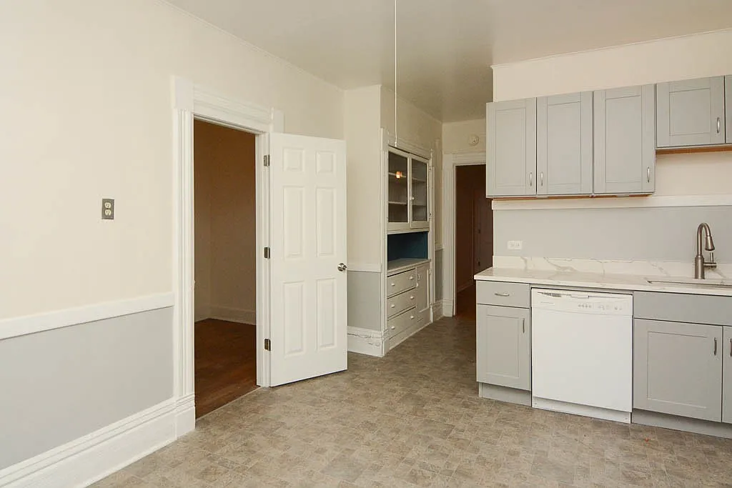 1 bed, 1100 sqft, $2,100 — Photo 3