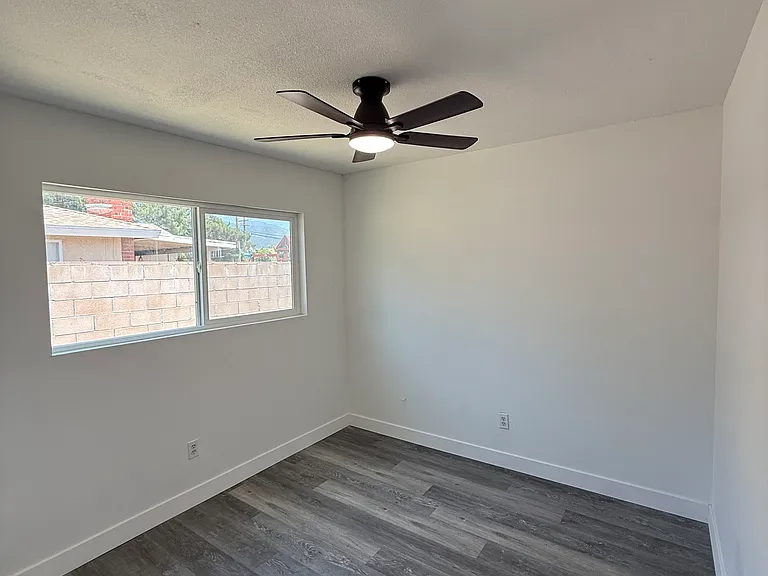 5678 Surrey Ln — Photo 11
