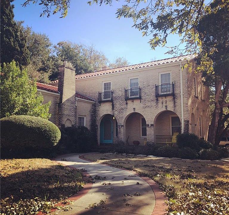 1st image of 2813 Park Hill Dr