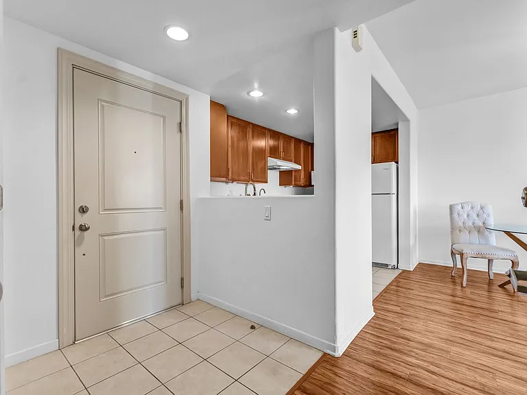 580 W Main St #318 — Photo 4