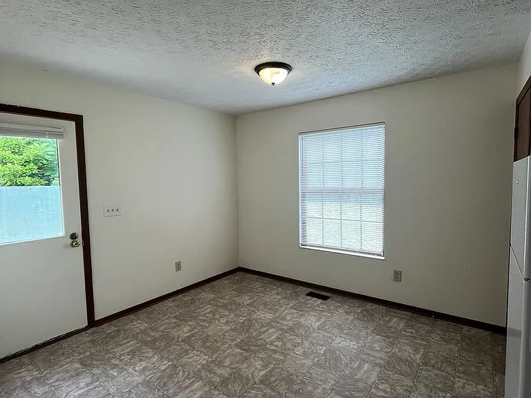 8795 Creve Coeur Ln — Photo 4