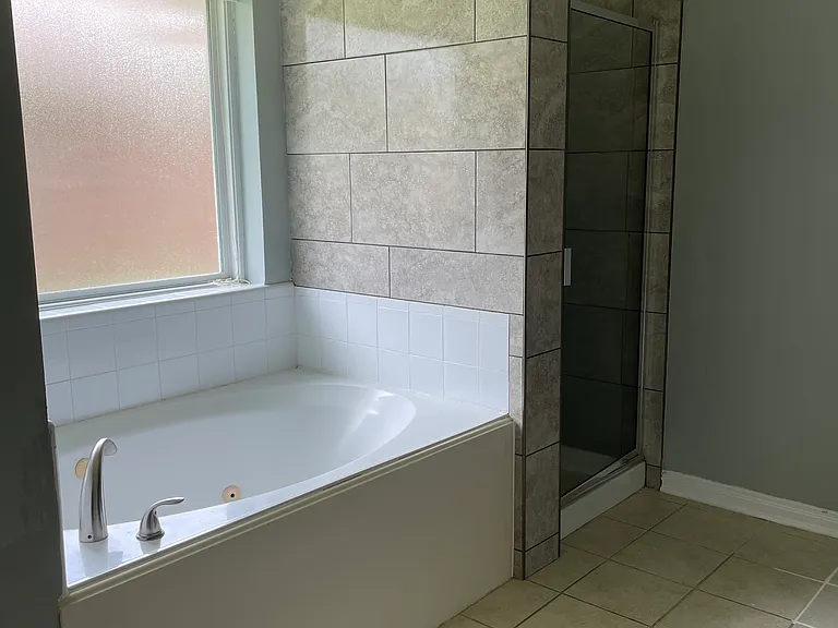1401 Helmsley Dr — Photo 30
