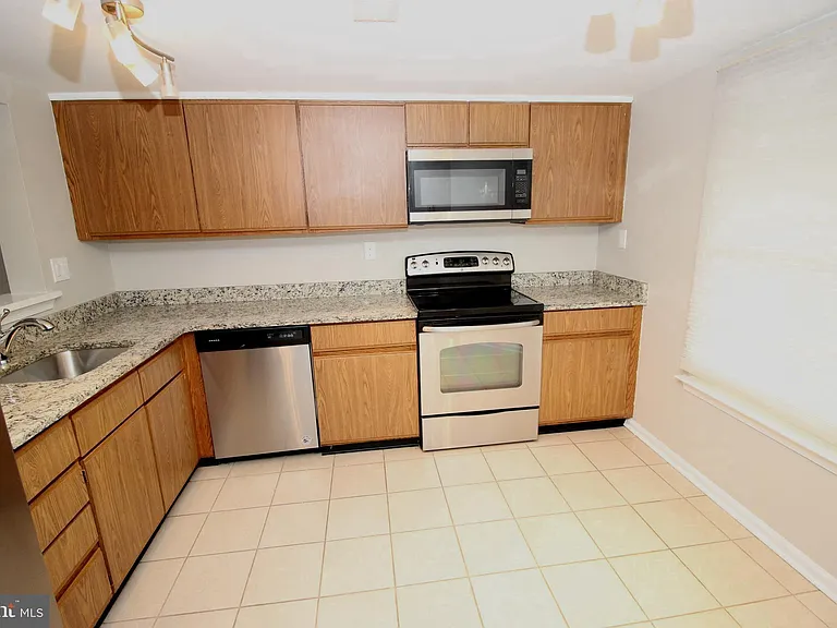 29 Van Horn Pl — Photo 7