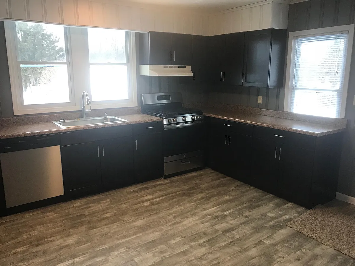 Building Photo - 2919 Tamarack Dr