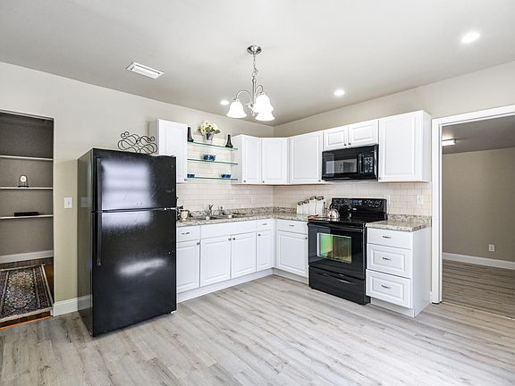 3rd image of 1095 Odessa Dr N