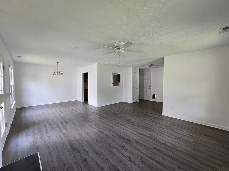 1521 Kara Ct — Photo 3