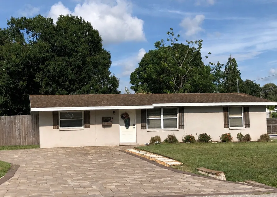 3409 Cambridge Dr