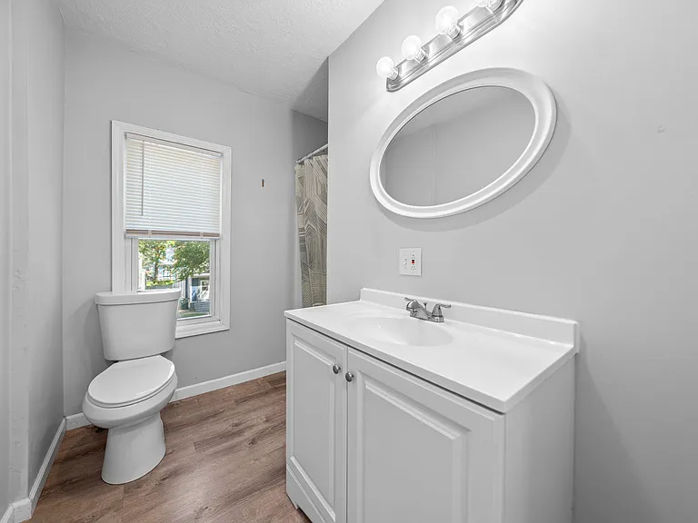 559 S Goodman St — Photo 16