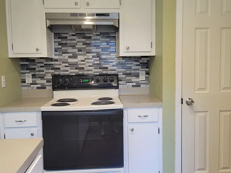 1229 Preswick Cir — Photo 8