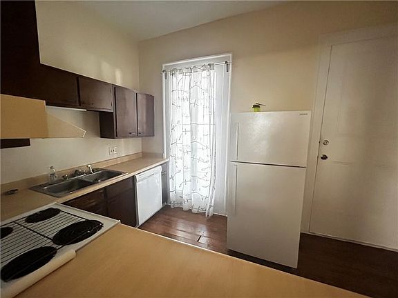 3rd image of 1032 4th St APT 2