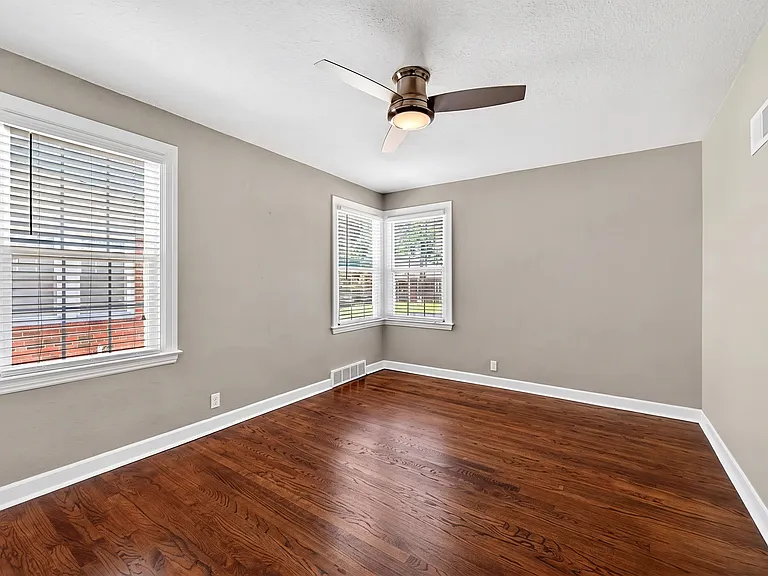 8832 Lawn Ave — Photo 7