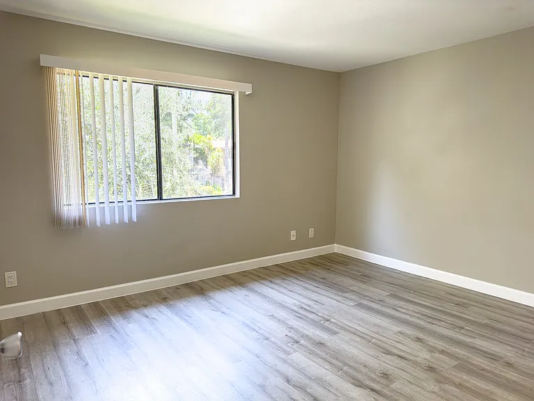 Jordan Apartments — Photo 11