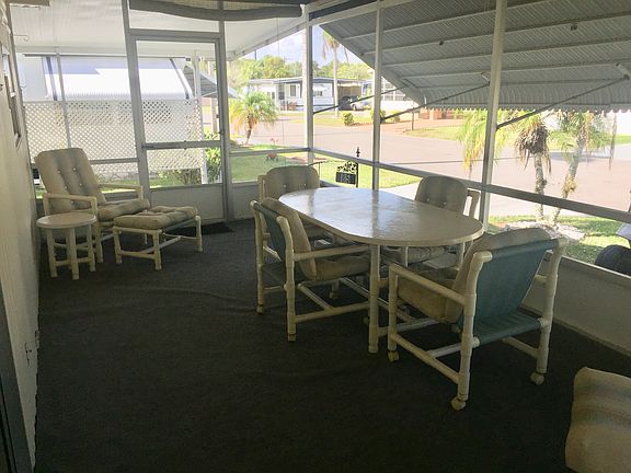 Large Lanai for entertaining
