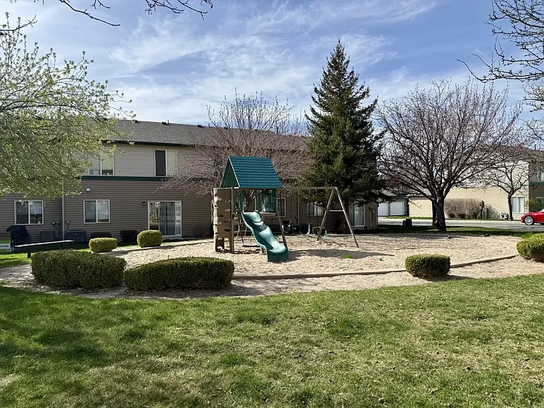 824 E 760 N — Photo 30