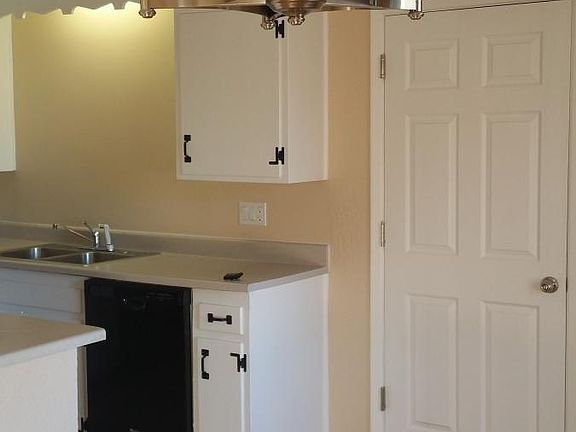 3rd image of 4102 Comanche Rd NE