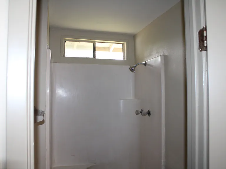803 W Lee St — Photo 11