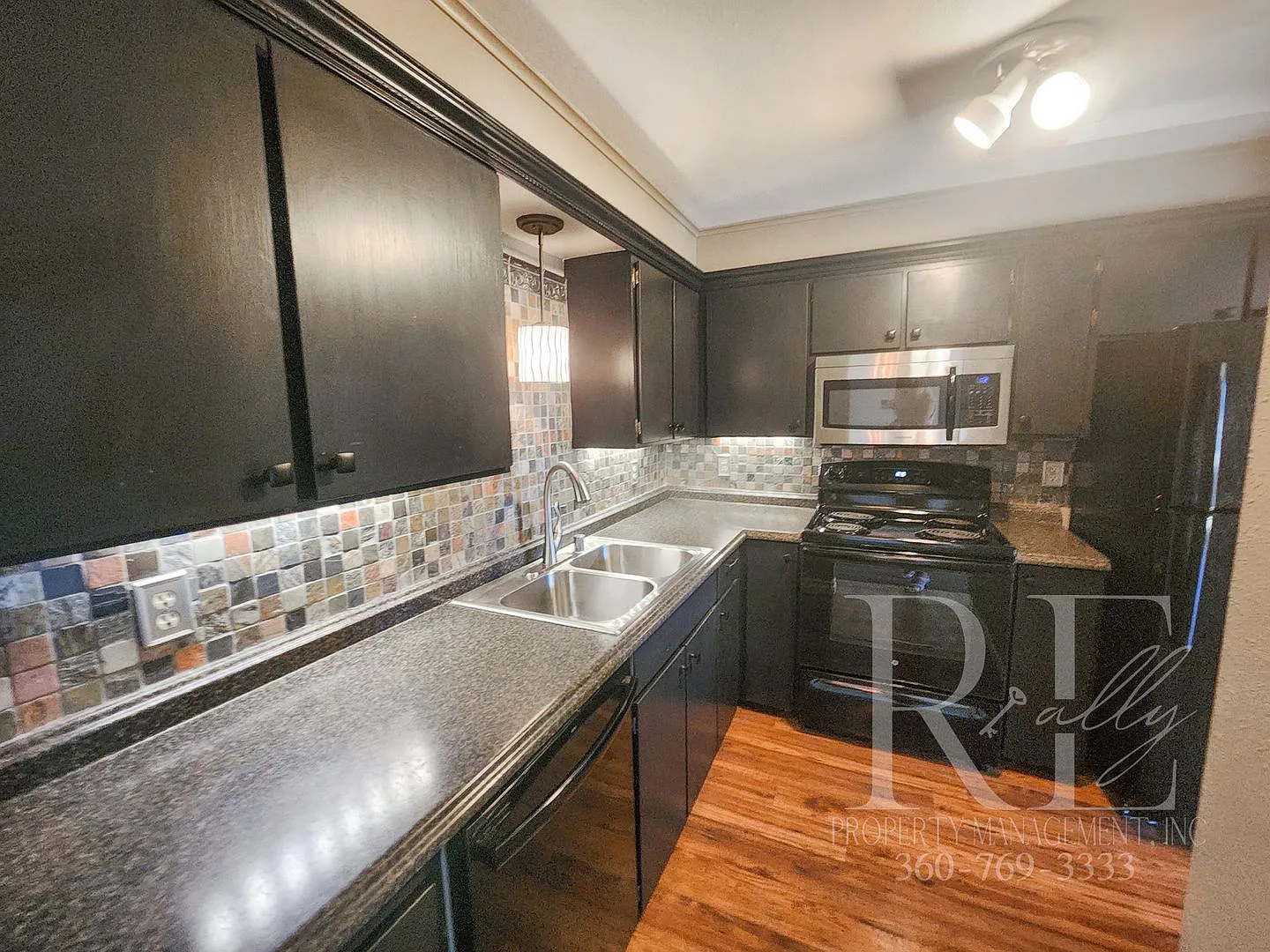 Bright & Private 2-Bedroom Duplex with Large Deck — Photo 4