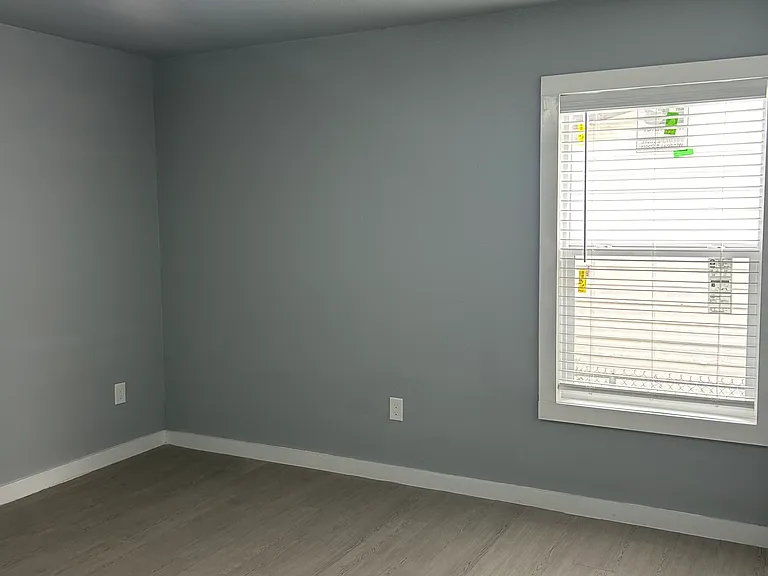 1019 Poinsettia — Photo 15