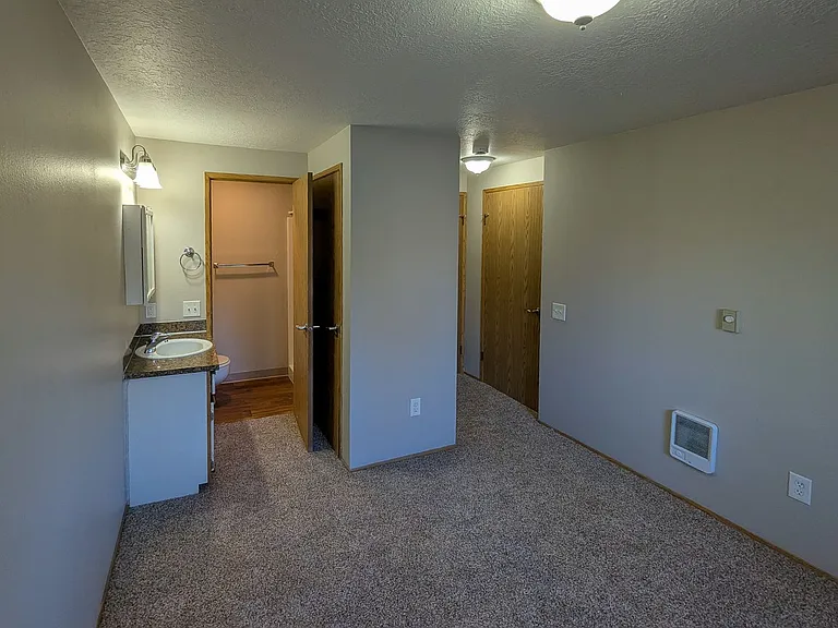 Silverwood Apartments — Photo 100