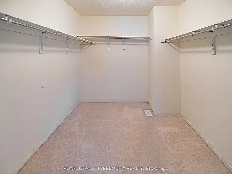 27 Clipper Ln — Photo 16