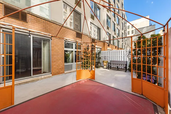 Sold by Compass | media 7