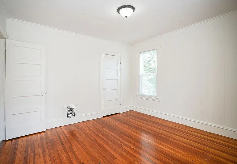 11-13 Newman St #3 — Photo 15