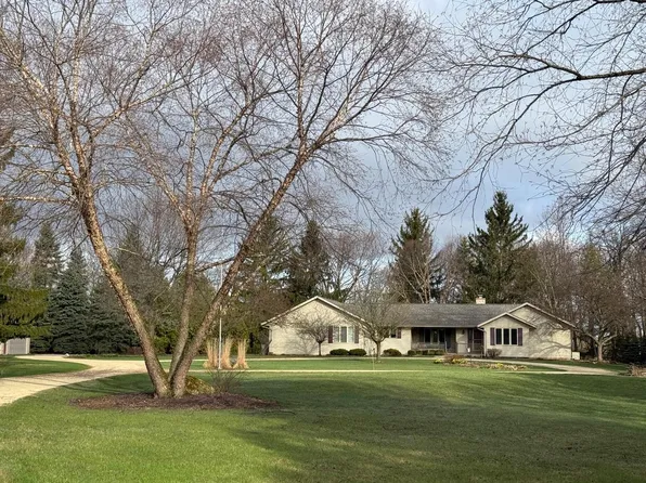 2985 Division ROAD, Jackson, WI 53037